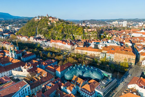 Stadtansicht von Graz mit Altstadt und Schlossberg