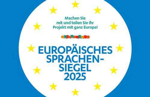 @Kontraproduktion Gruber & Werschitz OG Blauer Hintergrund mit weißer Sprechblase. Titel: Europäisches Sprachensiegel 2025